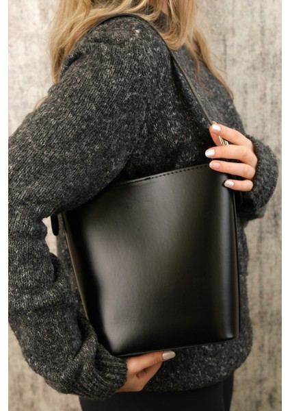 Çildan Womens Çift Taraflı Model Süet ve Deri Tasarım Yavrulu El ve Omuz Çantası