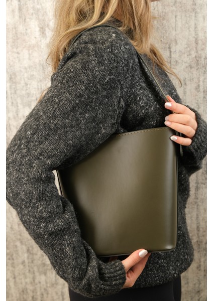 Çildan Womens Çift Taraflı Model Süet ve Deri Tasarım Yavrulu El ve Omuz Çantası fiyatları