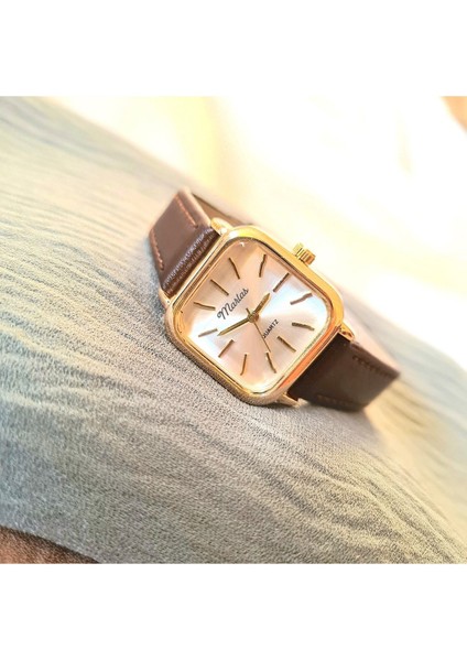 Retro Kadın Kol Saati, Vintage Tasarım, Minimal Tasarım, Gold Rengi, Koyu Kahve Kayış