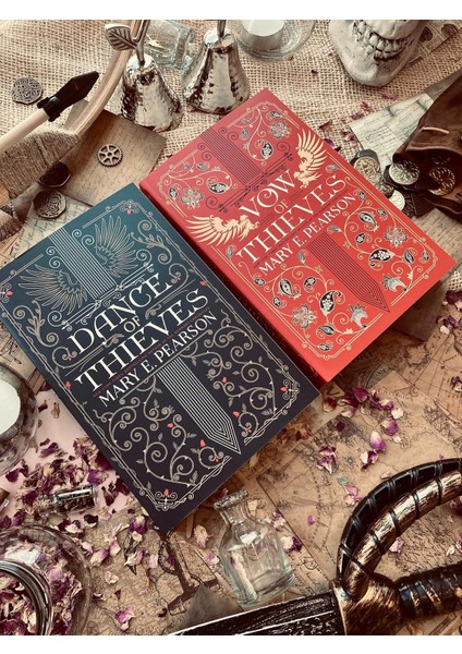 Vow Of Thieves / The Sensational Young Adult Fantasy From A New York Times Bestselling Author / 2 - Mary E. Pearson fiyatları