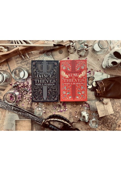 Vow Of Thieves / The Sensational Young Adult Fantasy From A New York Times Bestselling Author / 2 - Mary E. Pearson modelleri