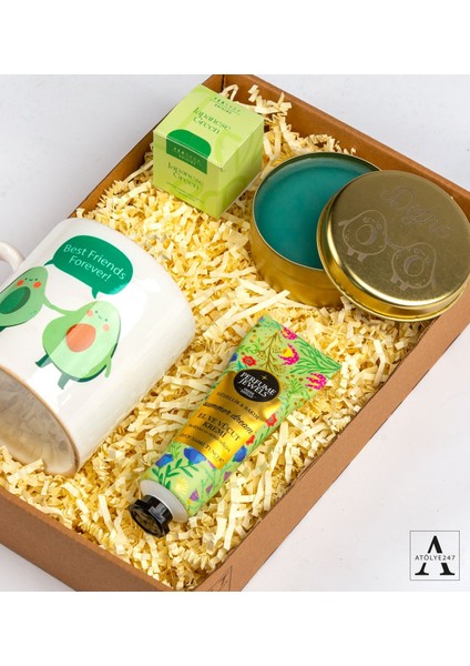 Kişiye Özel Best Friends Avokado Hediye Seti- Baskılı Teneke Mum - Özel Tasarım Avokado Baskılı Porselen Kupa - Muslin Çay - Eyüp Sabri Tuncer El ve Vücüt Kremi fiyatları