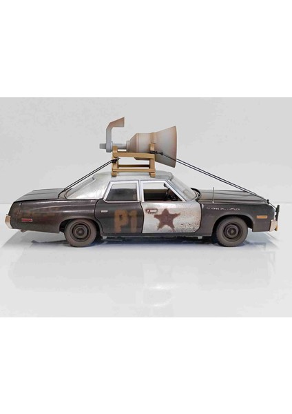 Dianomi Autoworld 1:18 Ölçek 1974 Dodge Monaco Blues Hollywood Filmi Serisi Figürlü Model ( Diecast Metal Model)