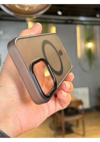 Iphone 14 Pro Uyumlu Sert Silikon Magsafe Özellikli Metal Kamera Çerçeve ve Metal Tuşlu Kılıf modelleri