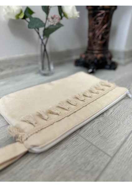 Bej Püskül Detaylı Astarlı Portföy Clutch El Çantası