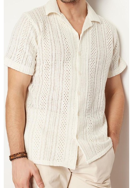 Moda Apaş Yaka Dokulu Kısa Kol Regular Fit Apaş Yaka Triko Görünümlü Gömlek