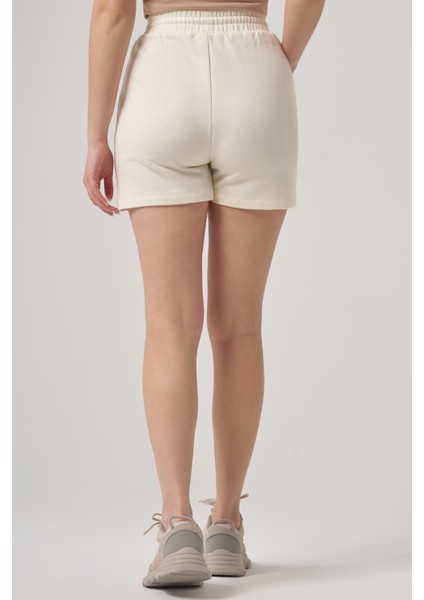 Benet Ekru Biye Detaylı, Nakışlı Relaxed Fit Şort modelleri