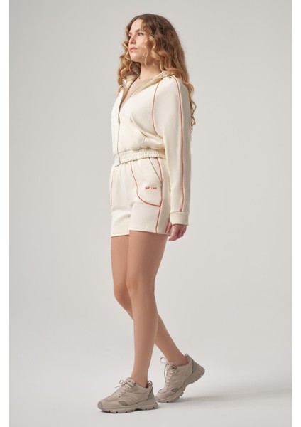 Benet Ekru Biye Detaylı, Nakışlı Relaxed Fit Şort indirimleri