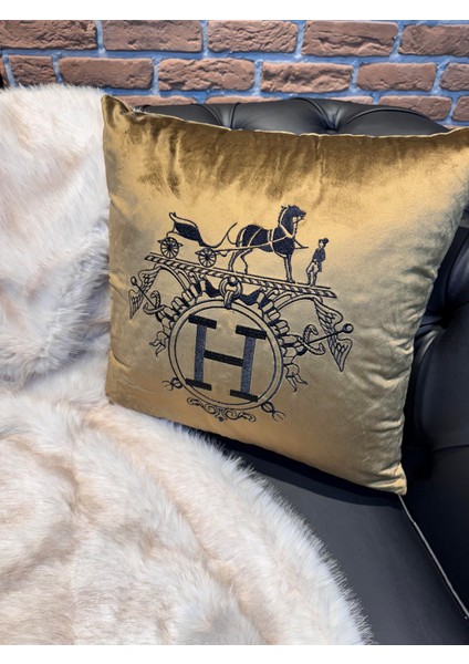 H Araba Nakışlı Kırlent Kılıfı