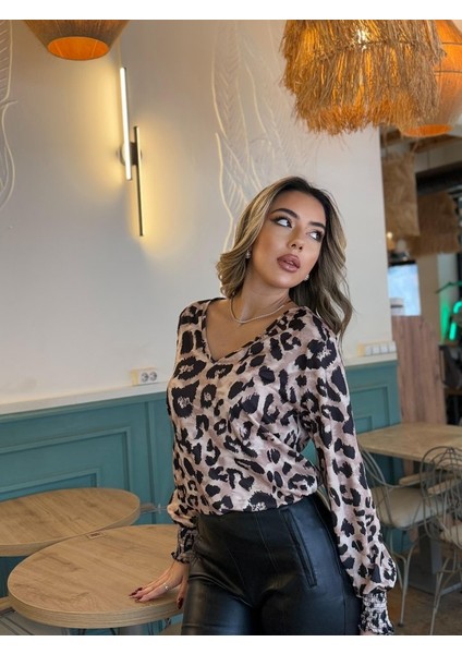 Ceylinmoda Kadın Uzun Kollu V Yakalı Leopar Desenli Dalgıç Bluz