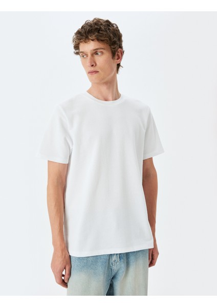 Bisiklet Yaka Kısa Kollu Etiket Detaylı Basic T-Shirt