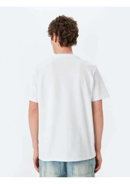 Bisiklet Yaka Kısa Kollu Etiket Detaylı Basic T-Shirt