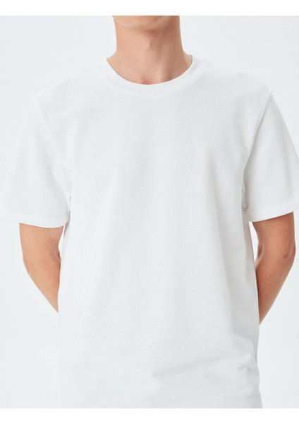 Bisiklet Yaka Kısa Kollu Etiket Detaylı Basic T-Shirt