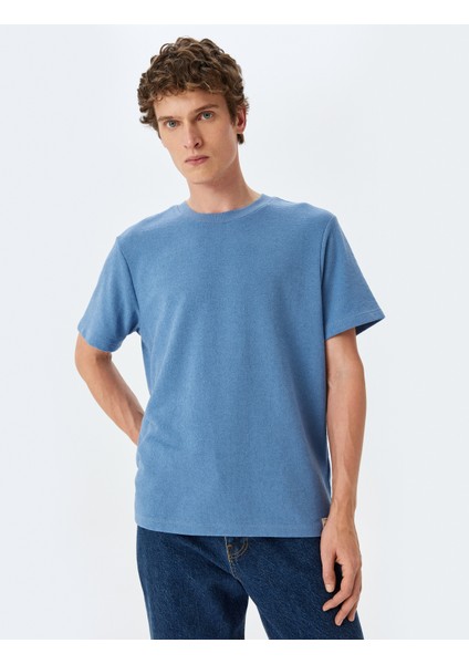 Bisiklet Yaka Kısa Kollu Etiket Detaylı Basic T-Shirt