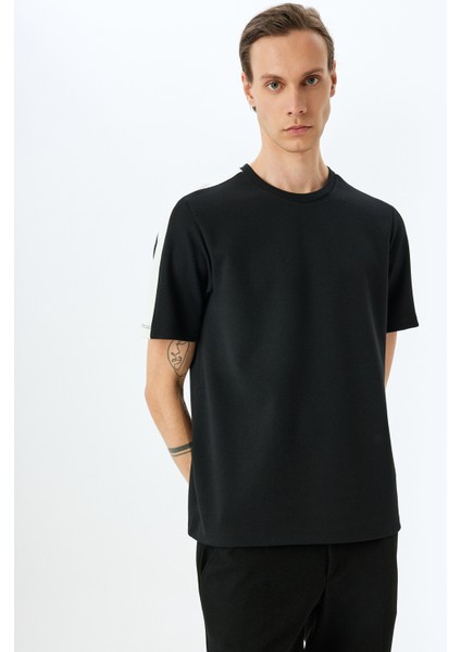 Şerit Detaylı Regular Fit Pamuk Karışımlı Bisiklet Yaka Kısa Kollu T-Shirt