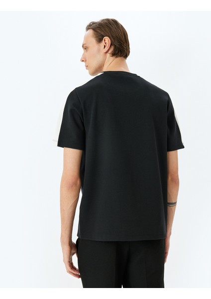 Şerit Detaylı Regular Fit Pamuk Karışımlı Bisiklet Yaka Kısa Kollu T-Shirt