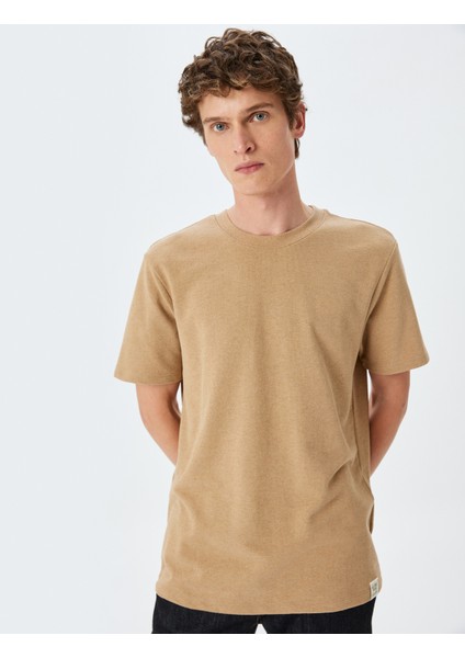Bisiklet Yaka Kısa Kollu Etiket Detaylı Basic T-Shirt