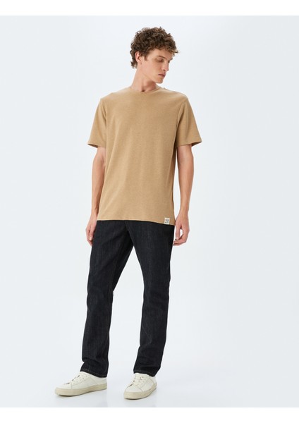 Bisiklet Yaka Kısa Kollu Etiket Detaylı Basic T-Shirt fiyatları