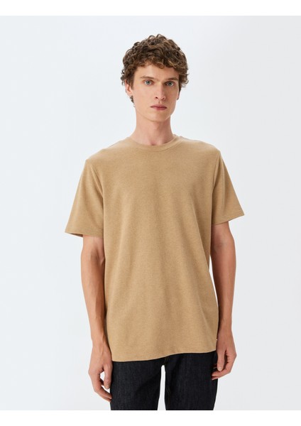 Bisiklet Yaka Kısa Kollu Etiket Detaylı Basic T-Shirt modelleri