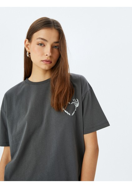 Bisiklet Yaka Arkası Kuru Kafa Baskılı Oversize Kısa Kollu T-Shirt