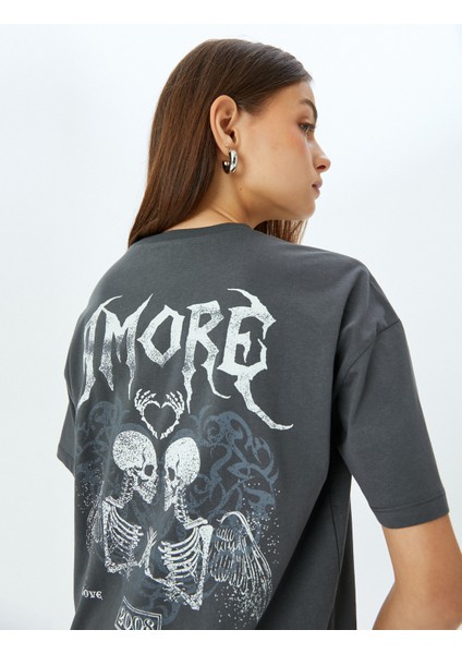 Bisiklet Yaka Arkası Kuru Kafa Baskılı Oversize Kısa Kollu T-Shirt