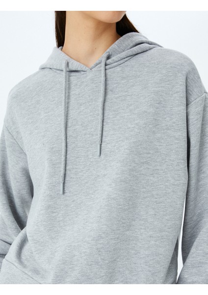Çift Kumaş Kullanımlı Üç Iplik Kapüşonlu Oversize Sweatshirt