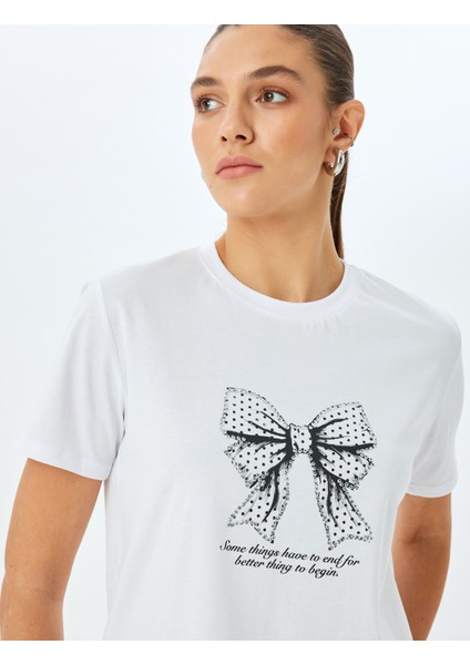 Pamuklu Kısa Kollu Bisiklet Yaka Fiyonk Baskılı T-Shirt