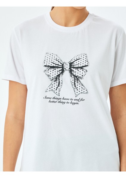 Pamuklu Kısa Kollu Bisiklet Yaka Fiyonk Baskılı T-Shirt indirimleri