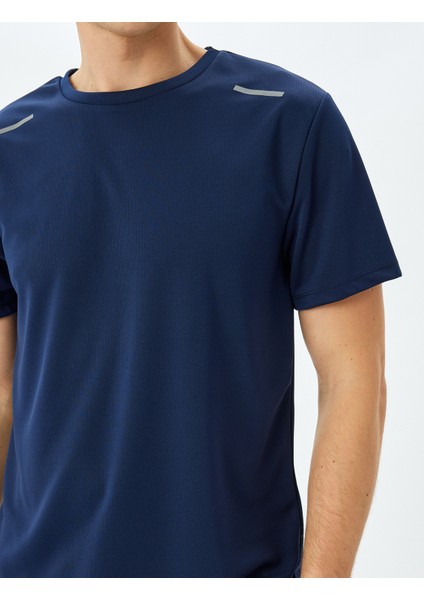 Bisiklet Yaka Baskı Detaylı Kısa Kollu Basic Spor T-Shirt indirimleri