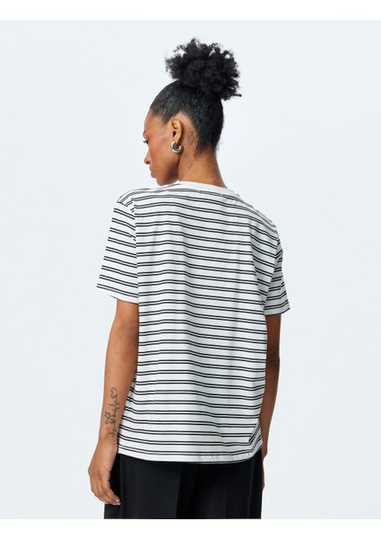 Pamuklu Bisiklet Yaka Kısa Kollu Baskılı Taşlı Çizgili T-Shirt