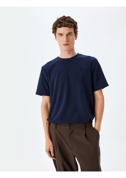 Bisiklet Yaka Kısa Kollu Etiket Detaylı Basic T-Shirt