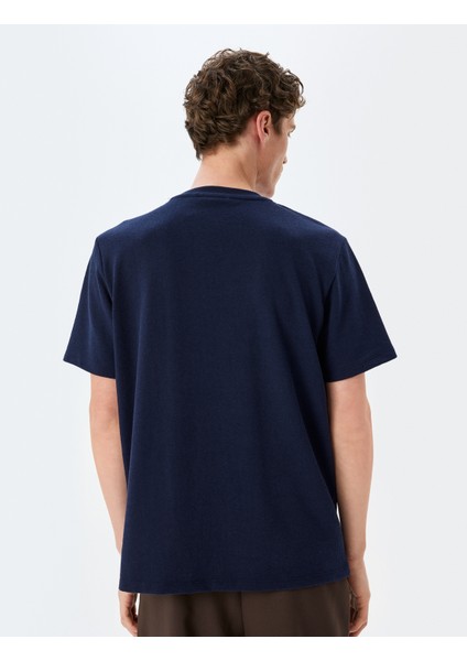 Bisiklet Yaka Kısa Kollu Etiket Detaylı Basic T-Shirt