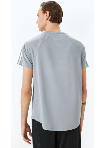 Bisiklet Yaka Biyeli Kısa Kollu Spor T-Shirt fırsatları