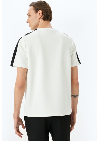 Şerit Detaylı Regular Fit Pamuk Karışımlı Bisiklet Yaka Kısa Kollu T-Shirt