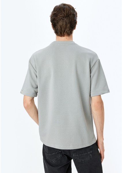 Kısa Kollu Etiket Detaylı Pamuk Karışımlı Bisiklet Yaka Oversize T-Shirt