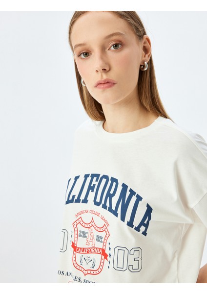 Bisiklet Yaka Kısa Kollu Kolej Baskılı Oversize T-Shirt fiyatları