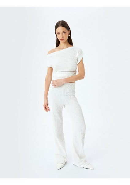Kolsuz Dokulu Asimetrik Yaka Crop Üst