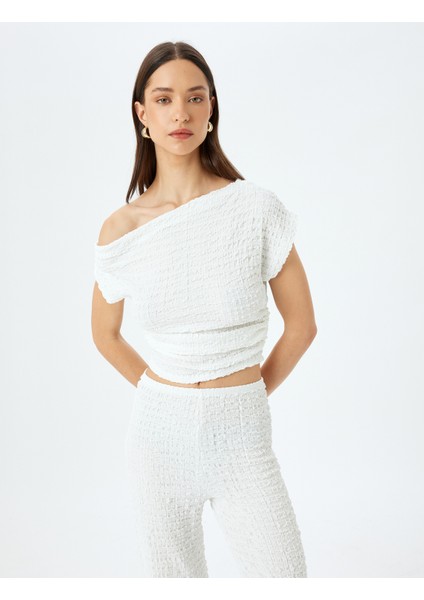 Kolsuz Dokulu Asimetrik Yaka Crop Üst modelleri