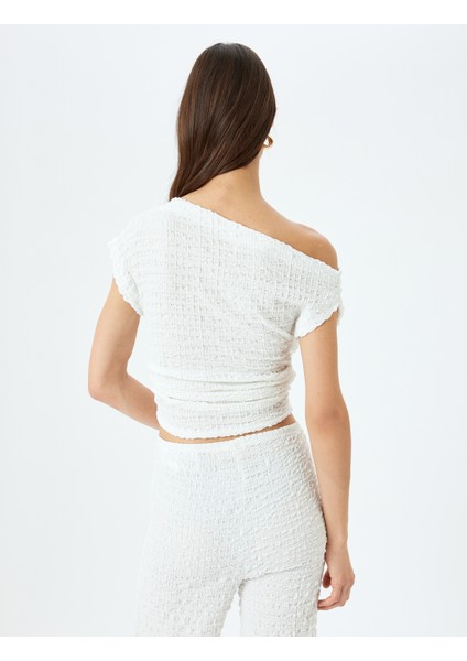 Kolsuz Dokulu Asimetrik Yaka Crop Üst fırsatları