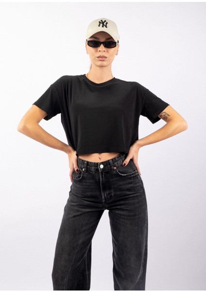 Sırt Dekolte Nakış Detaylı Tshirt Siyah