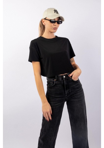 Sırt Dekolte Nakış Detaylı Tshirt Siyah