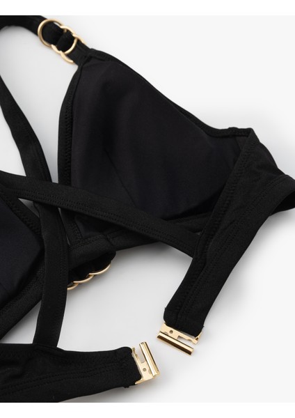 Aksesuar Detaylı Arkası Çapraz Askılı Üçgen Bikini