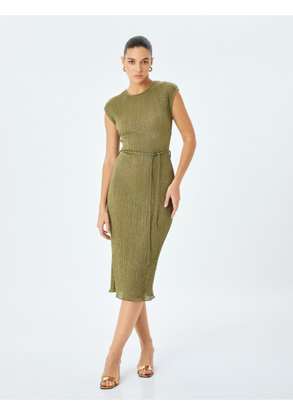 Bisiklet Yaka Kolsuz Kemer Detaylı Midi Boy Piliseli Elbise