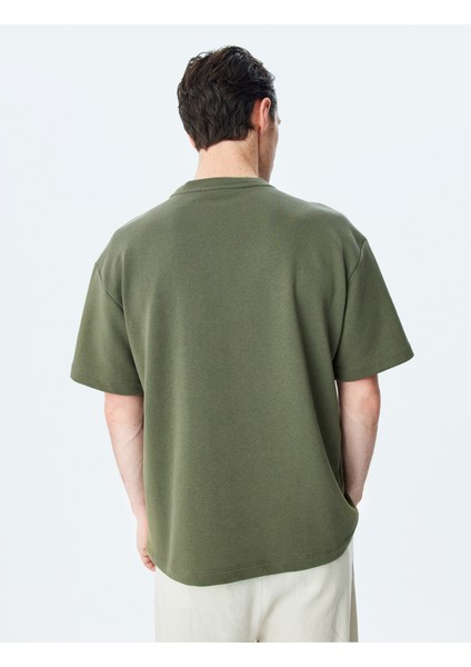 Kısa Kollu Etiket Detaylı Pamuk Karışımlı Bisiklet Yaka Oversize T-Shirt fırsatları