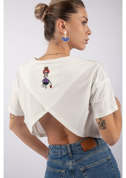 Sırt Dekolte Nakış Detaylı Tshirt Beyaz