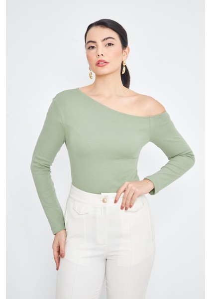 Yeşil Asimetrik Yaka Tek Omuz Açık Uzun Kollu Kadın Fit Bluz - 2463