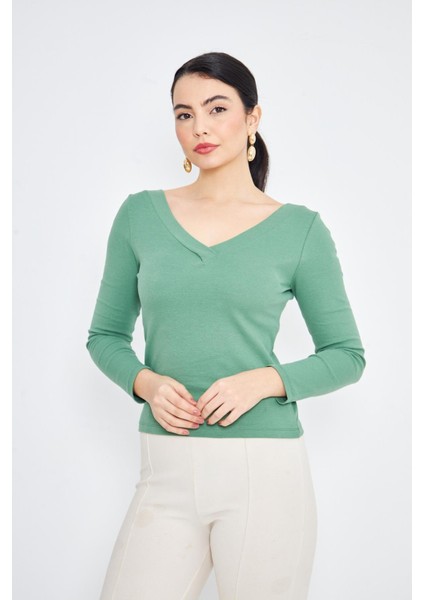 Yeşil Kadın Derin V Yaka Uzun Kollu Fit Kesim Bluz - 2465