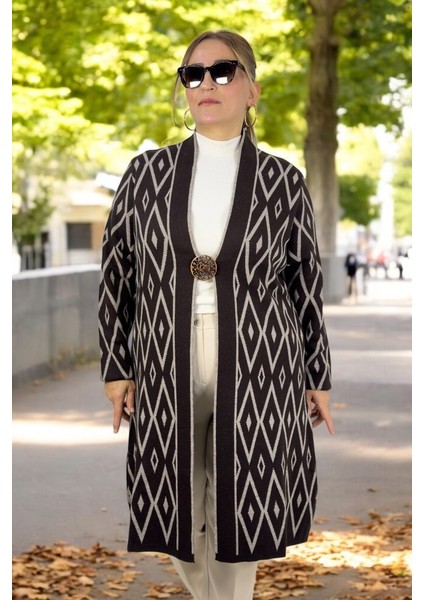 Baklava Desenli Broş Detaylı Uzun Kollu Şal Yaka Büyük Beden Triko Hırka modelleri