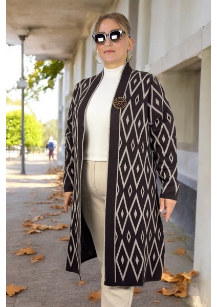 Baklava Desenli Broş Detaylı Uzun Kollu Şal Yaka Büyük Beden Triko Hırka indirimleri