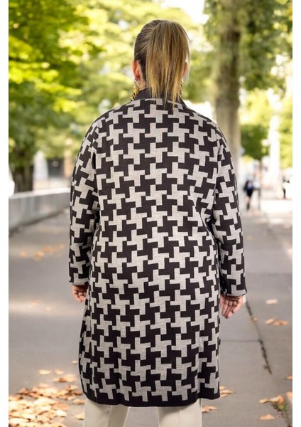 Geometrik Desenli Broş Detaylı Uzun Kollu Şal Yaka Büyük Beden Triko Hırka indirimleri